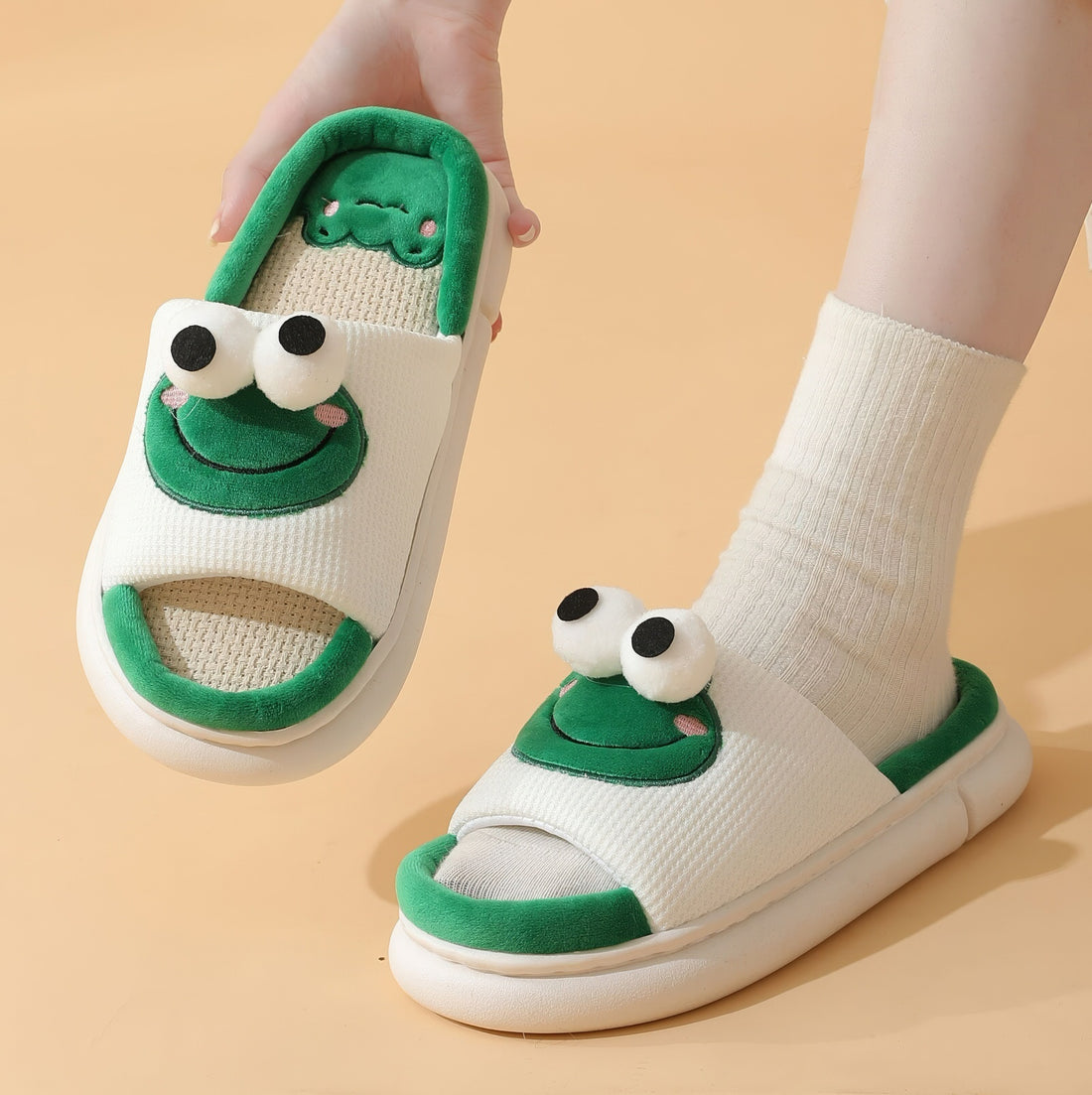 3D-Eyes-Frog-Slippers