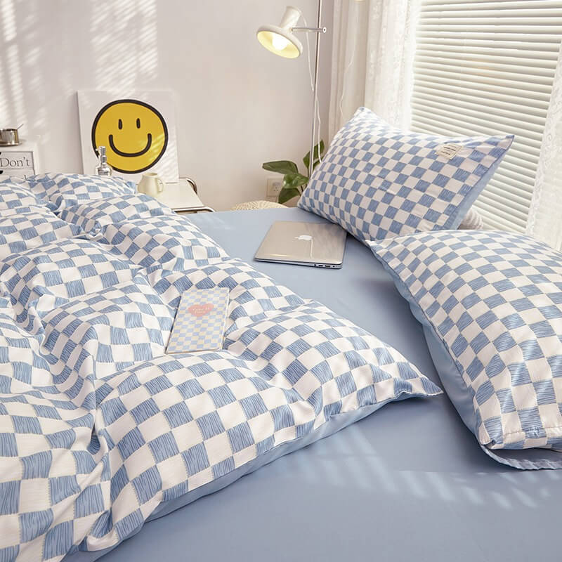 http://roomtery.com/cdn/shop/files/aesthetic-bedding-duvet-cover-set-mini-checkered-print-roomtery8.jpg?v=1694702492