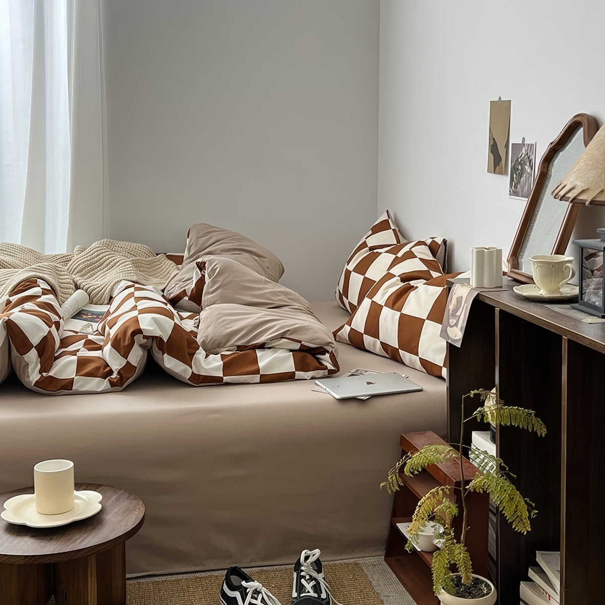 brown color checkered bedding set
