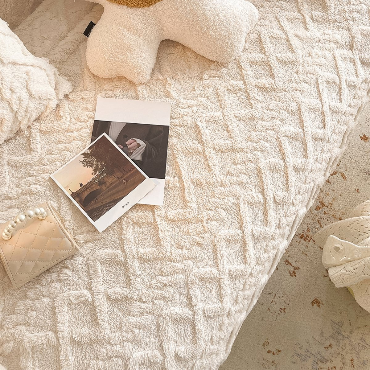 diamond textured soft plush decorative throw blanket