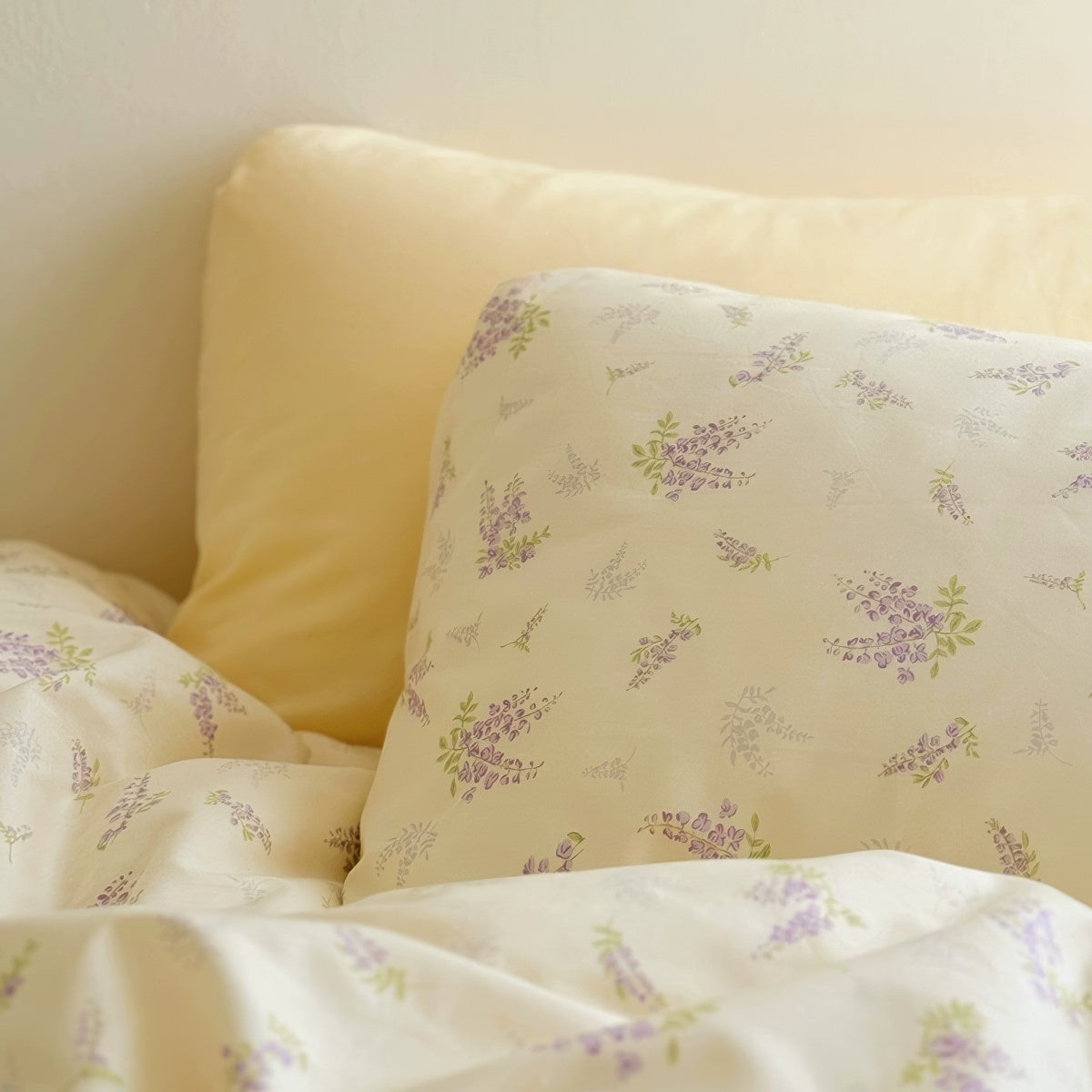 pastel aesthetic levender bloom print floral cotton bedding duvet cover set in light beige and lilac