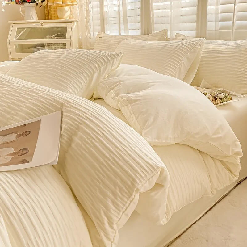 Silky Ruffle Blanket Comforter Set / White