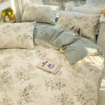 vintage pale floral print aesthetic bedding duvet cover set roomtery