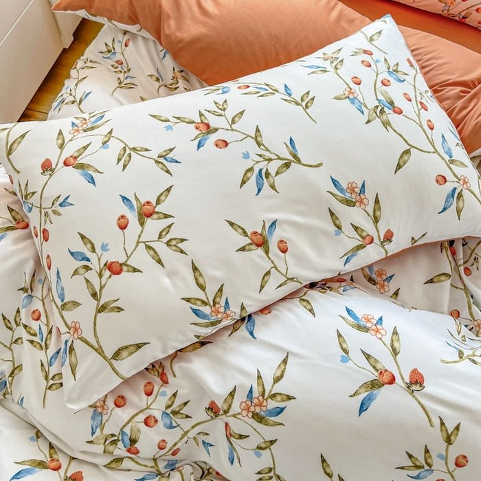 vintage aesthetic bedding duvet cover set red berries print roomtery bedroom decor