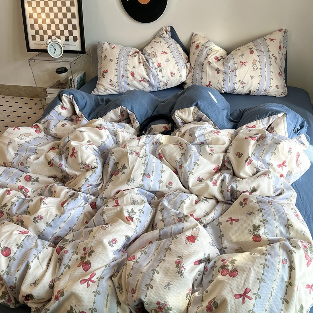Vintage-Strawberry-Floral-Bedding-Set