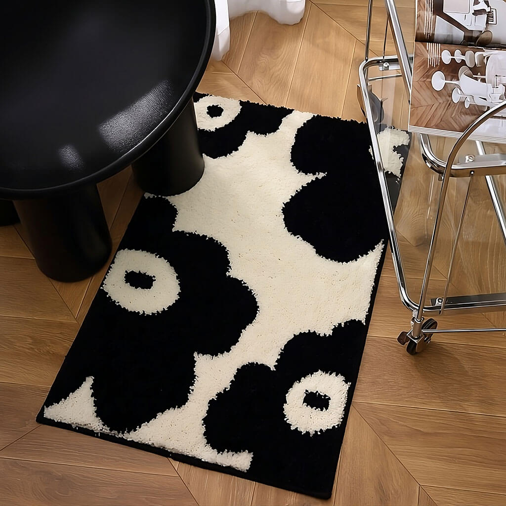 Black & White Flowers Tufted Rug - Shop Online on roomtery