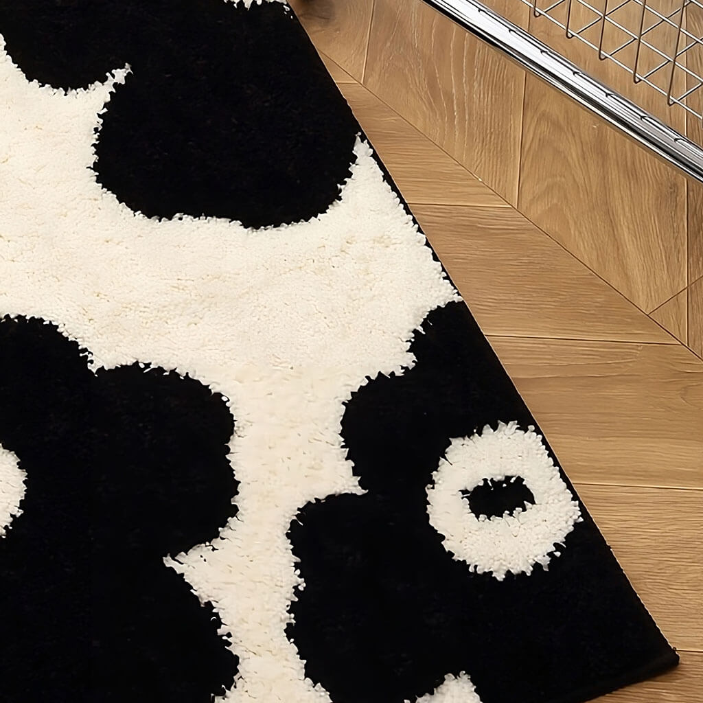 Black & White Flowers Tufted Rug - Shop Online on roomtery