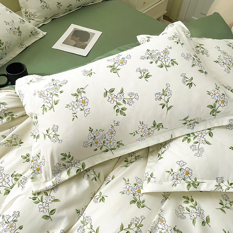 vintage cottagecore aesthetic chamomile flower print bedding set