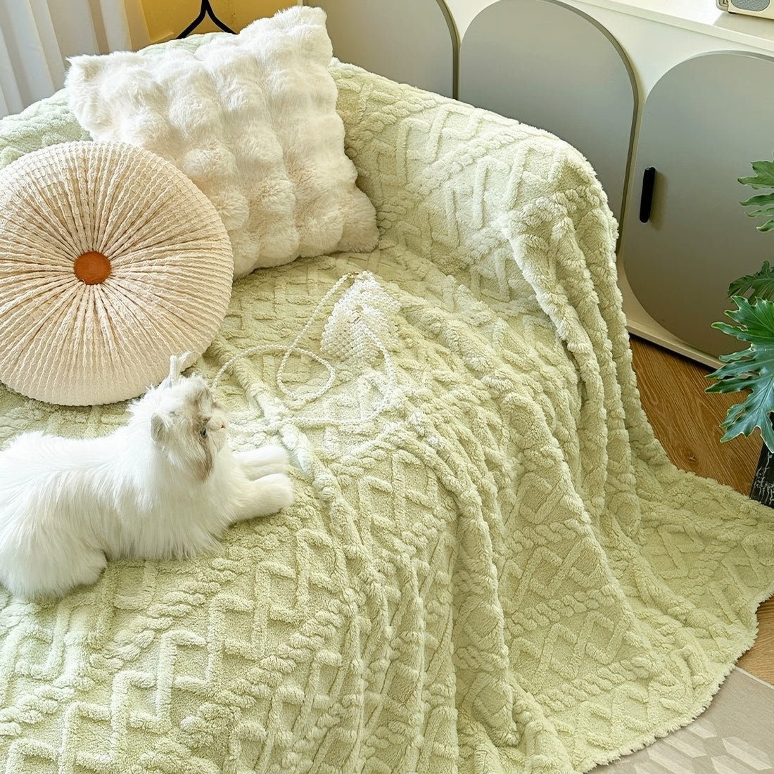 diamond textured soft plush decorative throw blanket 