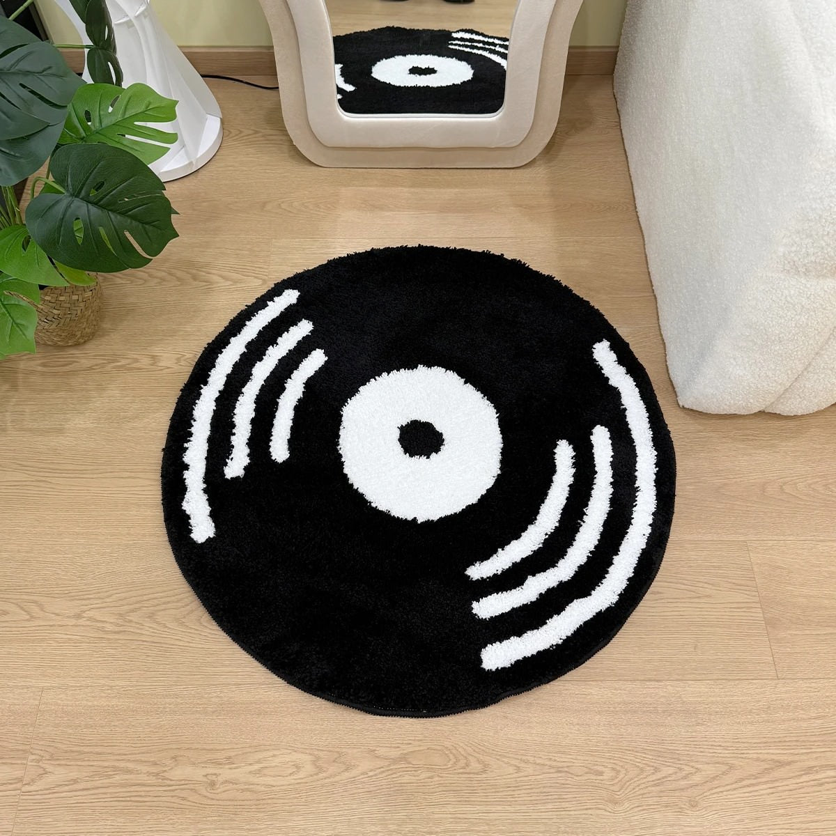 indie aesthetic room decor vinyl record shaped tufted round accent rug