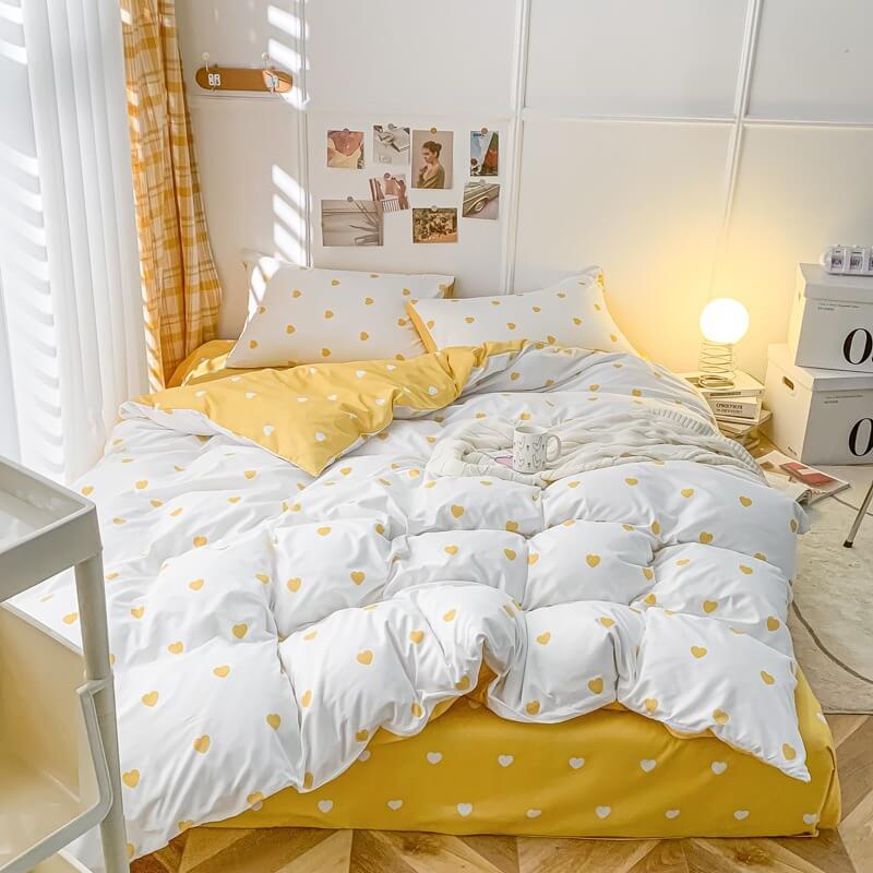 aesthetic bedding set with little yellow hearts pattern print 