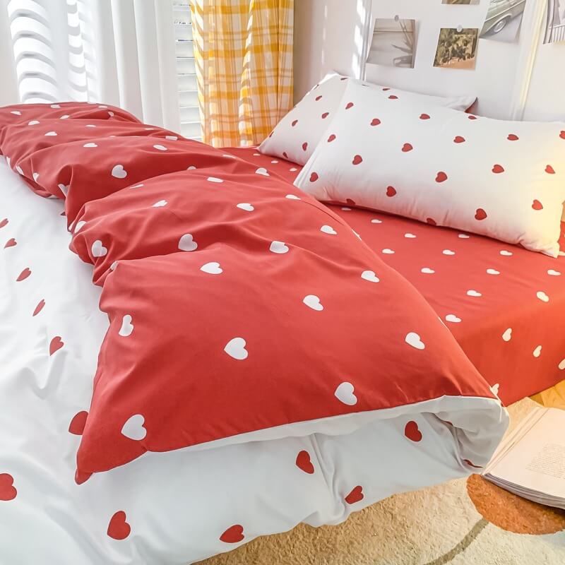 aesthetic bedding set with little red hearts pattern print 