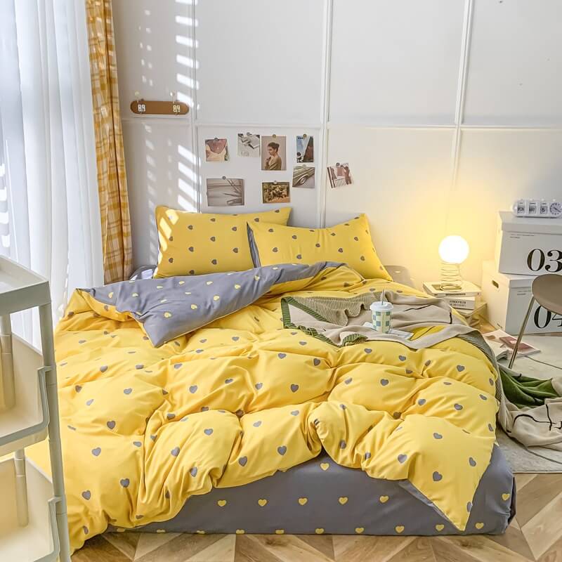 aesthetic bedding set in yellow and grey with little hearts pattern print 