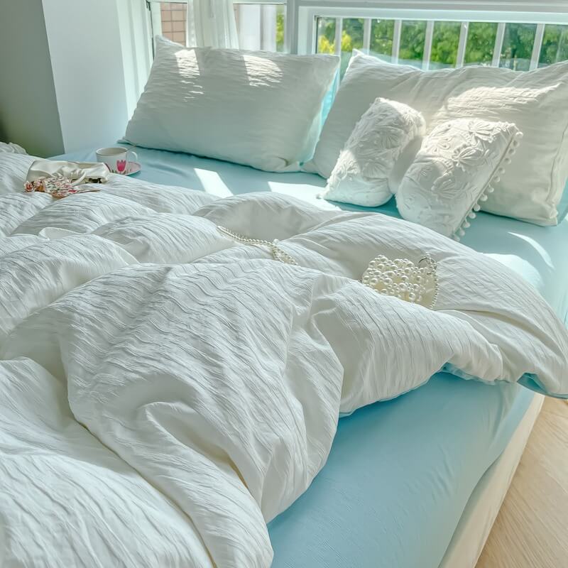 https://roomtery.com/cdn/shop/files/soft-cloud-washed-cotton-effect-bedding-set-roomtery9.jpg?v=1688469822&width=1946