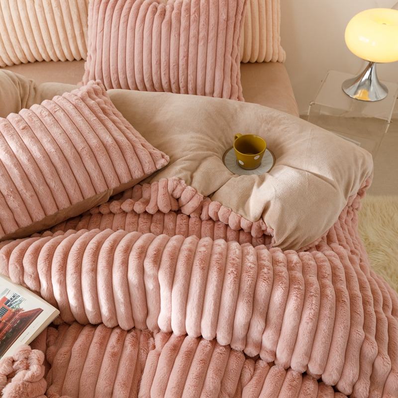 https://roomtery.com/cdn/shop/files/soft-plush-fluffy-velvet-pastel-color-bedding-set-roomtery7.jpg?v=1702396661