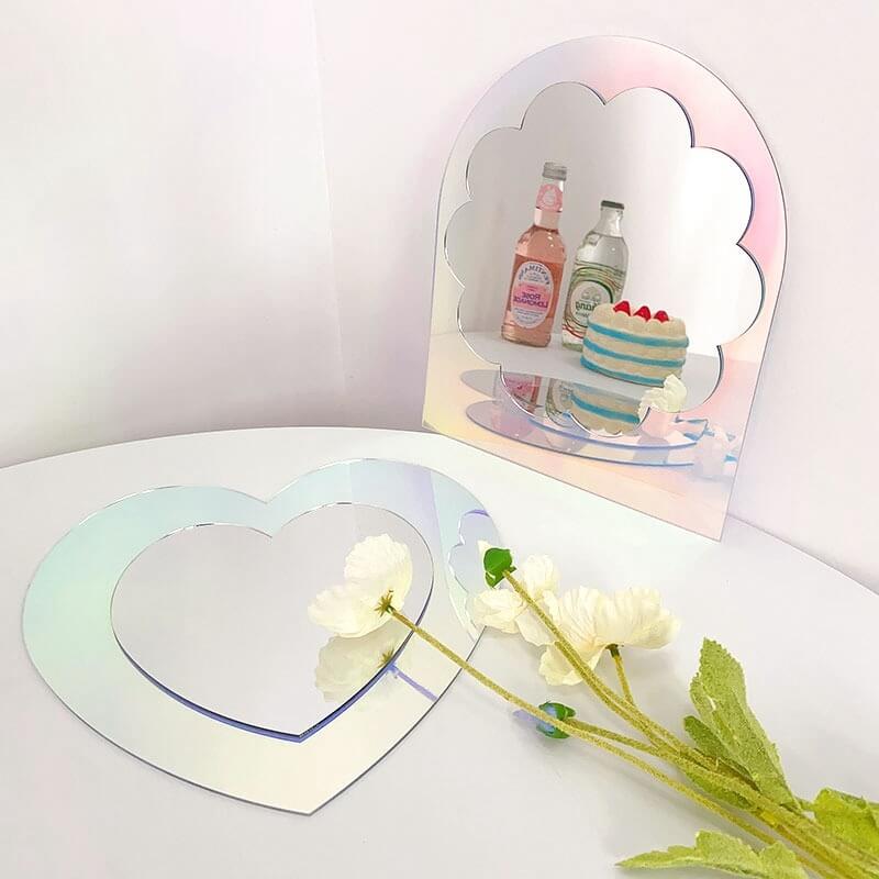 specular acrylic iridescent blob shaped mirror roomtery