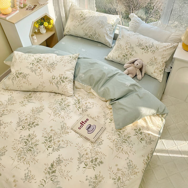 vintage pale floral print aesthetic bedding duvet cover set roomtery
