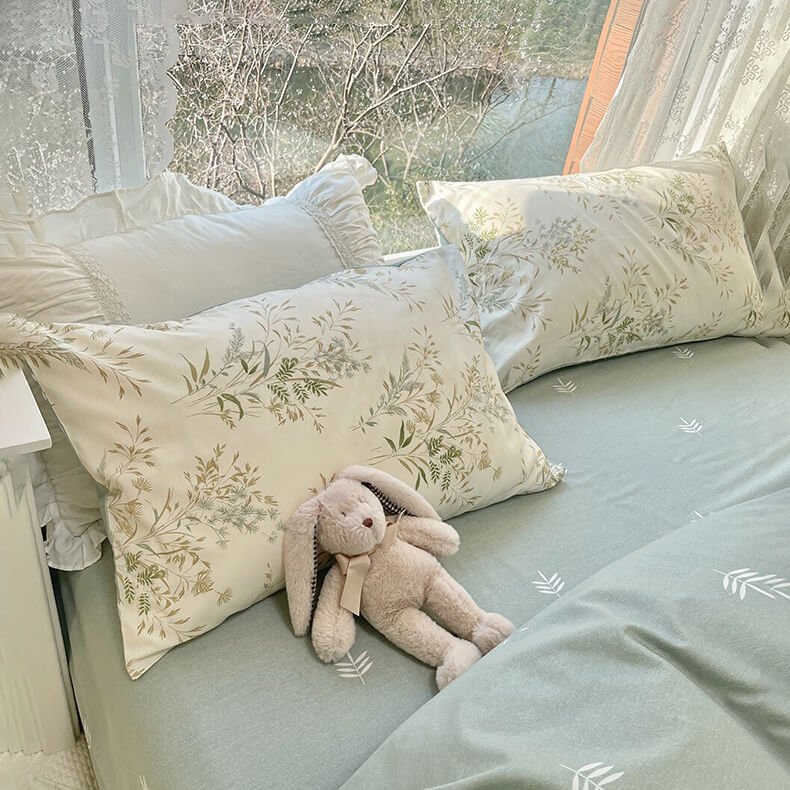 vintage pale floral print aesthetic bedding duvet cover set roomtery