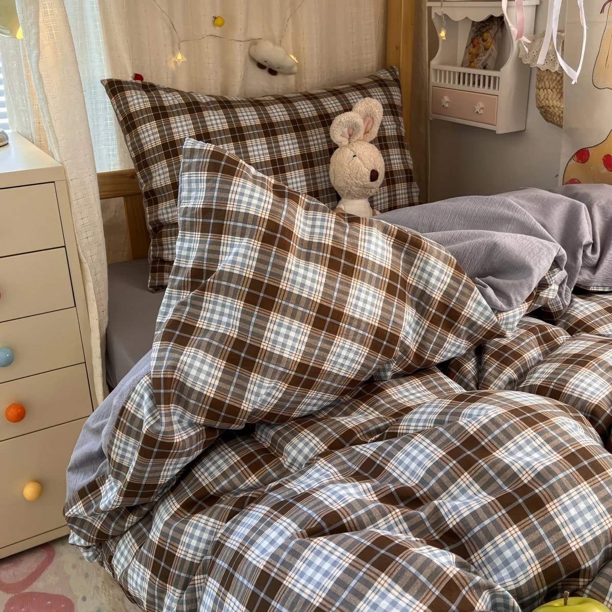 Black and brown plaid bubble crinkle bedding set with matching pillows on a cozy bedroom bed
