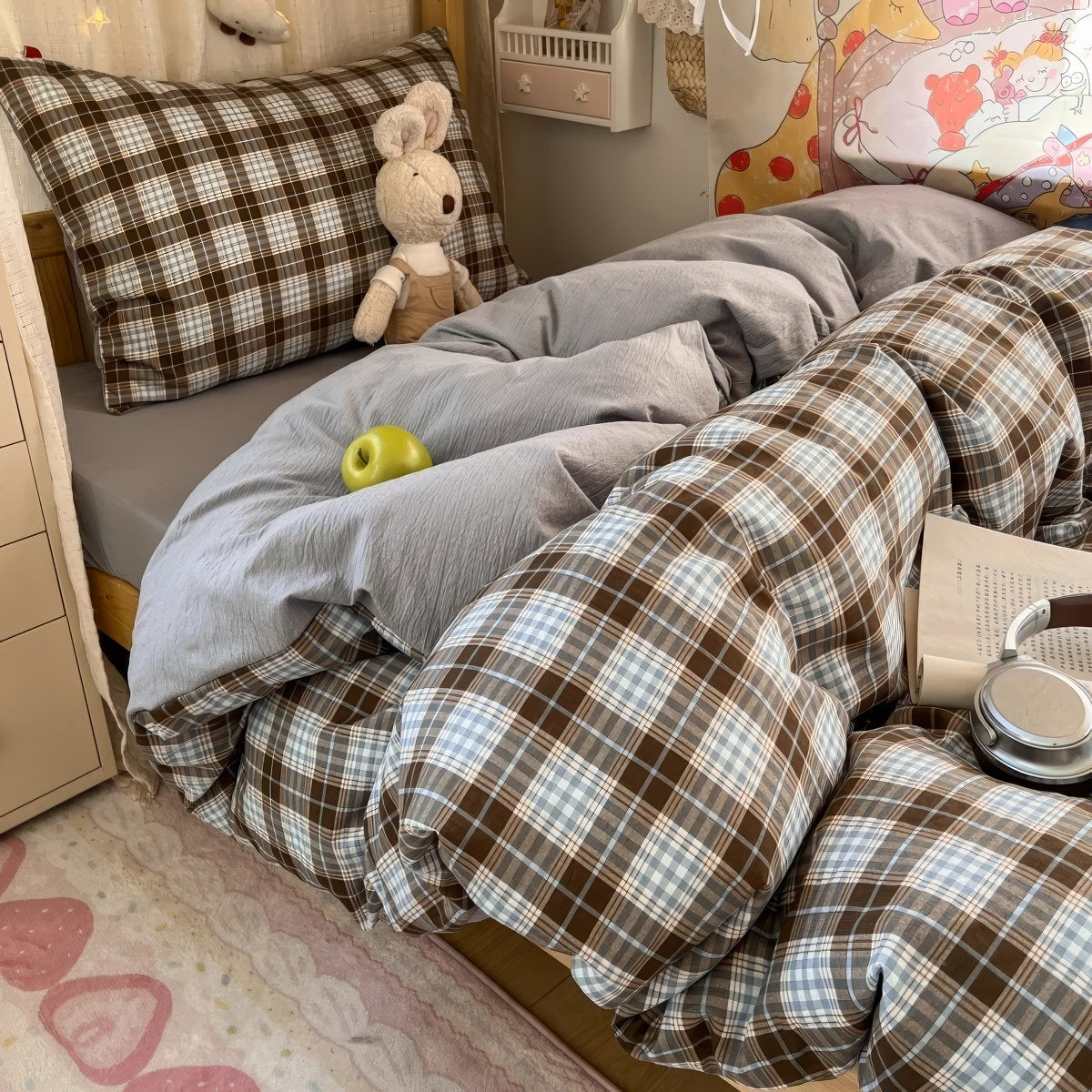 Black and brown plaid bubble crinkle bedding set with matching pillows on a cozy bedroom bed