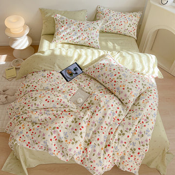 wild strawberries and wildflowers print aesthetic bedding duvet cover set roomtery