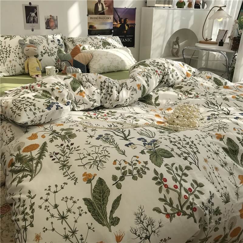 vintage bedding duvet cover set with red berries and wildflowers print cottagecore aesthetic