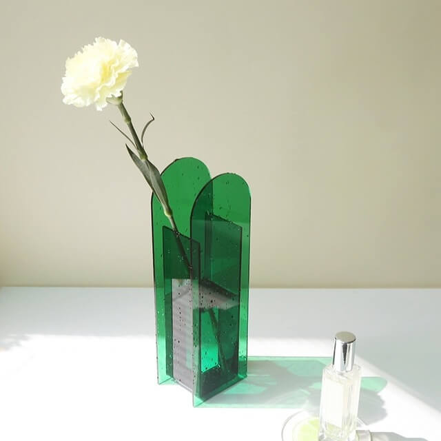 narrow arc shaped acrylic vase roomtery