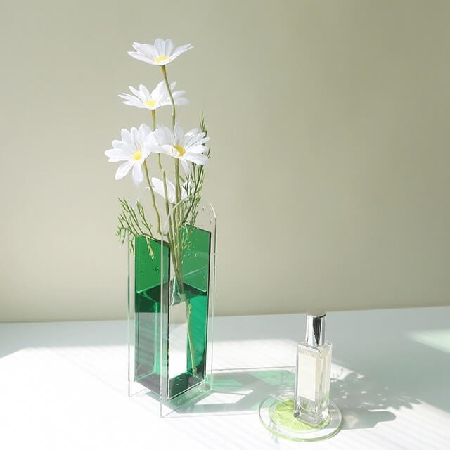 narrow arc shaped acrylic vase roomtery