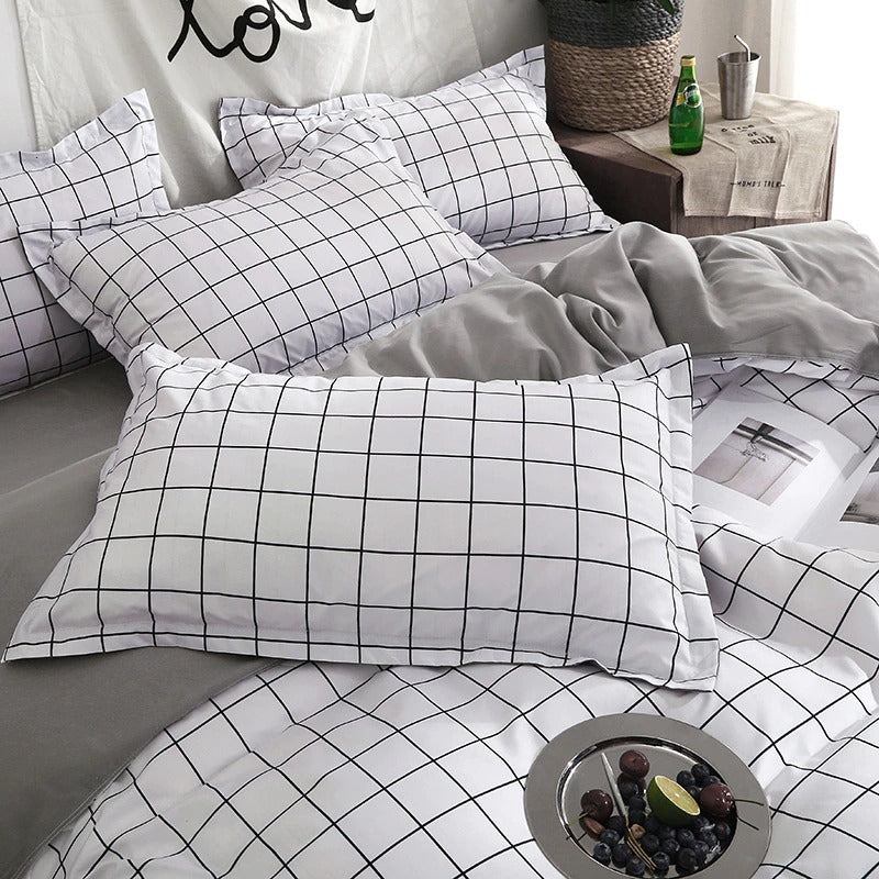 Bed sheets deals black and white