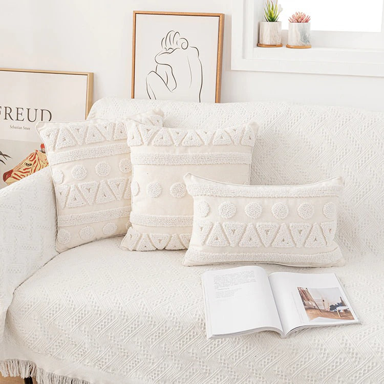 https://roomtery.com/cdn/shop/products/boho-aesthetic-tufted-cushion-covers-with-tussels-aesthetic-room-decor-roomtery8.jpg?v=1670308968&width=1946