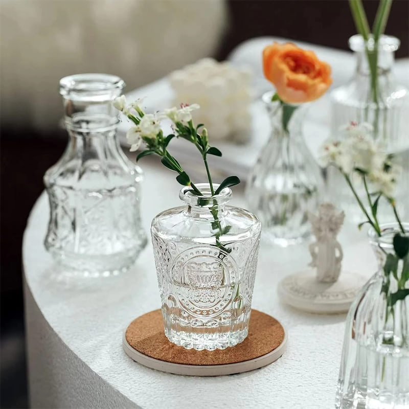 https://roomtery.com/cdn/shop/products/clear-glass-vintage-bottle-vase-roomtery21.jpg?v=1682004412&width=1946