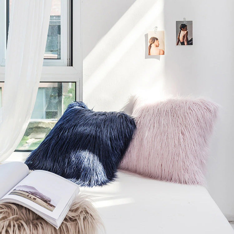 https://roomtery.com/cdn/shop/products/faux-fur-cushion-cover-fluffy-pillow-case-roomtery10.jpg?v=1669917810&width=1946