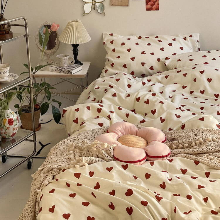 nødvendig helbrede Aftensmad Vintage Red Hearts Bedding Set - Shop Online on roomtery